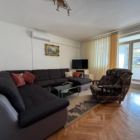 Apartman Mariana - Peaceful Near The *